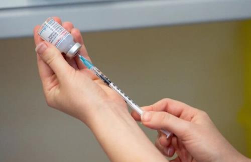 تایید واکسن سویه غالب امیکرون در انگلیس